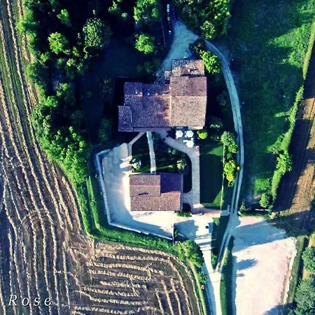 Corte Delle Rose كستليوني ديلي ستفييرا